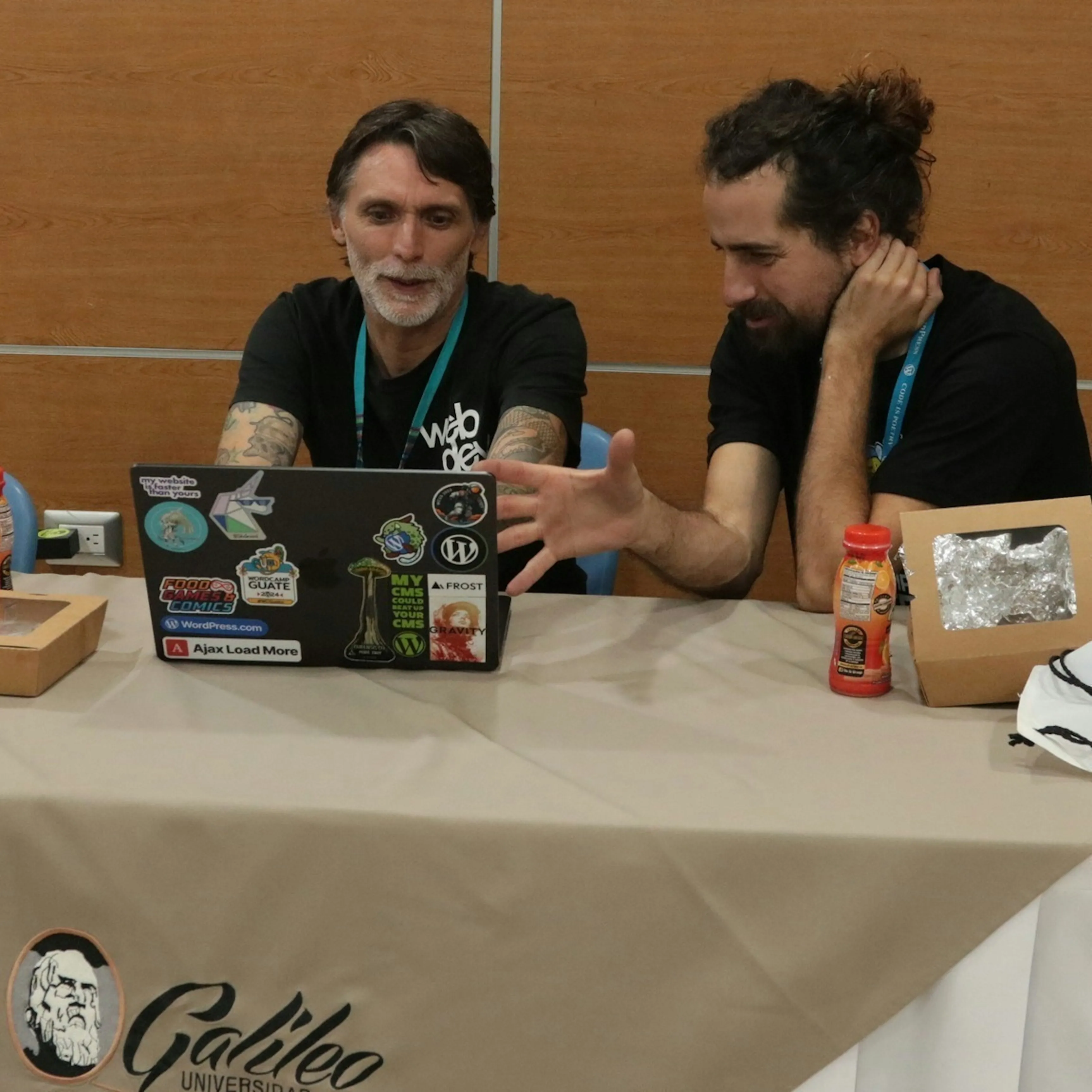 Presentation and networking during WordCamp Guatemala